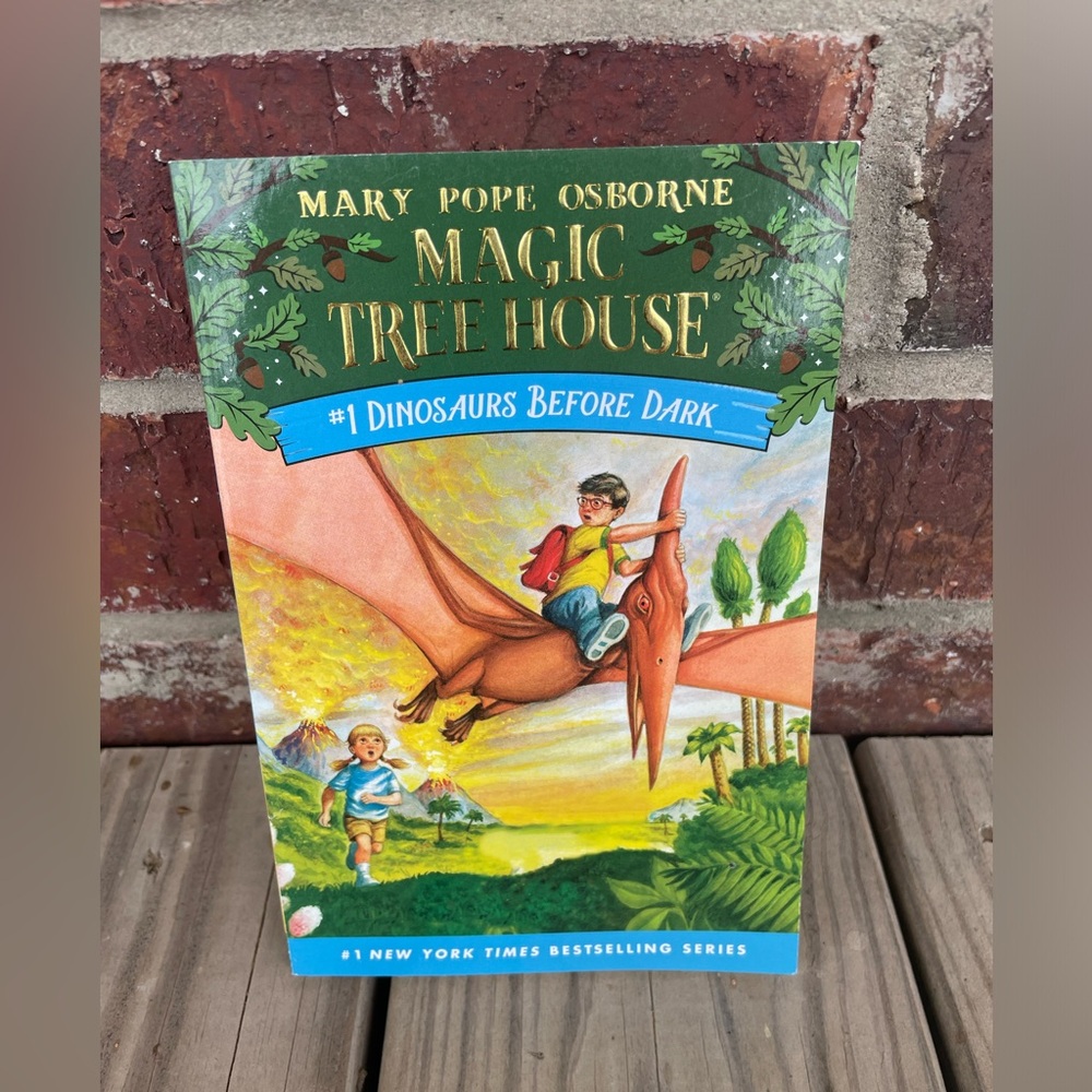 Paperback Magic Tree House Dinosaurs Before Dark Kid’s Chapter Book